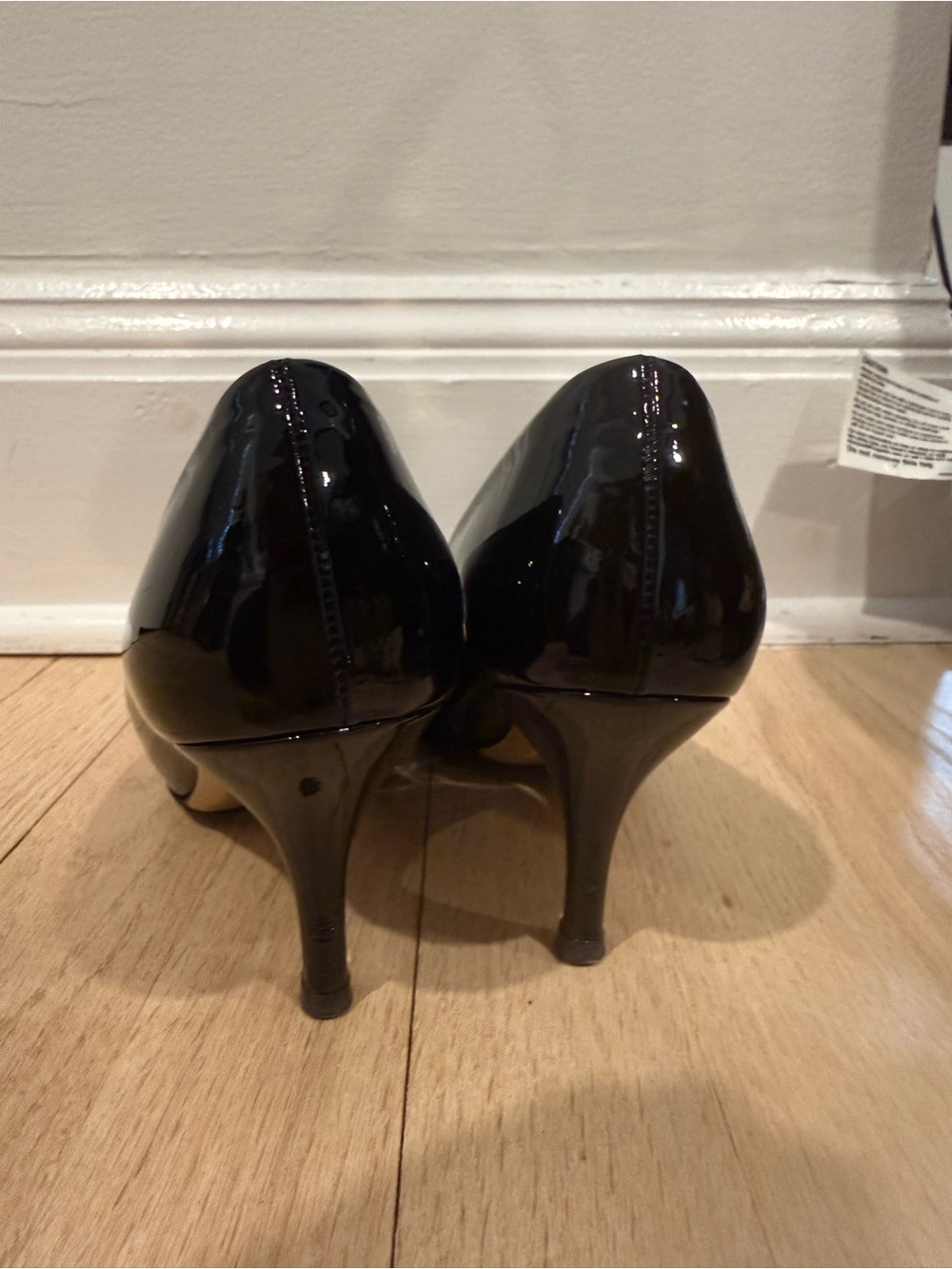 Salvatore Ferragamo Black Patent Vara Bow Pumps with Gold Plate - Picture 5 of 6